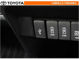 ポータブルオーディオなどの機器を接続して、車両のスピーカーで聞くことができます。