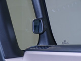 停車時や発進時、対向車とのすれ違いや路肩に寄せるときなど、車両左側前方を確認するときに役立ちます。