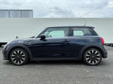 ご納車前には、MINIを熟知したメカニックによる100項目の点検・整備を行います。不具合箇所、交換時期に達している部品に関しましては、全て当社負担で交換してからのご納車となります。