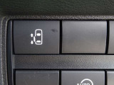 【片側電動スライドドアスイッチ】スマートキーや運転席のスイッチでスライドドアの開閉が可能♪電動なので力を入れてドアを開ける必要が無く小さいお子様でも、重い荷物を持っている時でもラクに開け閉めできます