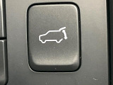 【パワーバックドア】スマートキーや運転席のボタンを押すだけでリアゲートが自動で開閉します!荷物を持っている時や、高い位置にあるバックドアを閉める際に便利な機能です♪