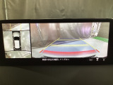 狭い場所での駐車やすれ違いなどでより的確な運転操作に役立つ360&deg;ビューモニターが装備されています。