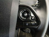 ステアリング右側には、運転支援機能を手元で操作できるスイッチ類を配置しています