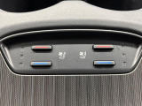 【シートベンチレーション】夏場は涼しい風でお尻や背中の熱やムレを防ぎ、冬はエアコンよりも早く温まります。レザーシートにうれしい装備で、季節を問わず快適に過ごせます。