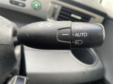 【 オートライト 】オートライトなのでライトの点け忘れを気にすることなく運転が出来ます。