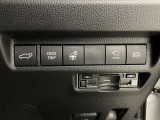 ステアリング右奥のスイッチベース。オートマチックハイビームやステアリングヒーター、パワーバックドア、ETC2.0車載器が並びます。