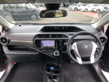 シンプルで使いやすいコクピット。視界性もよく運転しやすいですよ。スイッチ類も使いやすい場所に配置されています。