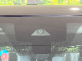 【インテリジェントエマージェンシーブレーキ】フロントカメラで前方の車両や歩行者を検知。衝突しそうな時は衝突被害軽減ブレーキが作動、衝突回避をサポート。より安全にドライブをお楽しみいただけます。