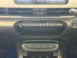 シンプルで操作しやすい運転席操作部