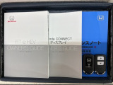 スマートキーは鍵をバッグに入れたままでもドアロックの開閉やエンジンのON・OFFができます。夜間や雨の日も鍵を探さなくて良いので便利です。