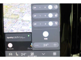 運転席にはステアリングヒーター、ベンチレーション、シートヒーターの機能を備え、快適なドライブをサポートします。