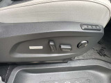 (電動パワーシート)運転席助手席は電動パワーシートです。