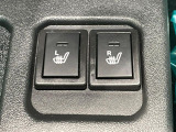【シートヒーター】寒い日に重宝するシートヒーター!エアコンより早く温まってくれるので寒がりの人も安心ですね♪エアコンの温風は乾燥するから苦手、という方にもをおすすめです。