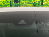 【プリクラッシュセーフティ】前方の車両等を検知し、衝突しそうな時は警報で注意を促し、ブレーキを踏む力をサポート。ブレーキを踏めなかった場合は衝突被害軽減ブレーキが作動、衝突回避をサポートします。