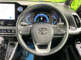 【純正革巻きステアリング】上質な革を使用することで、手にしっかり馴染みとても運転しやすいハンドルです♪