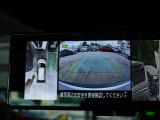 アラウンドビューモニター クルマを上空から見下ろしているかのように、視認しにくい周囲の情報を映像で提供します。クルマをスムーズに駐車させる事ができます。