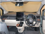 オシャレなインテリアで運転する気分も盛り上がりますよね^^