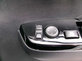 ドアミラーの鏡面の調節、格納は運転席からすべて操作できます!