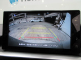 バックカメラの画像です。ガイドラインがスムースな車庫入れをサポートいたします!車庫入れの安心感がアップしますね☆
