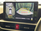 【パノラミックビューモニター】専用のカメラにより、上から見下ろしたような視点で360度クルマの周囲を確認することができます☆死角部分も確認しやすく、狭い場所での切り返しや駐車もスムーズに行えます。