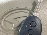 【キーレス】少し離れた場所からでもボタン一つでドアの開錠・施錠ができるのでとっても便利!ドアの鍵穴周りに傷をつけることもありません♪