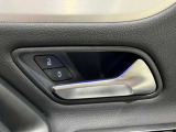 メモリー付き電動シートも装備されておりますのでシート位置を3パターン記憶できます。