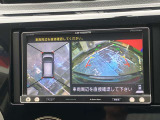 アラウンドビューモニター装備。前後左右4つのカメラから解析した、まるで上から車を見たような画像が映し出され、車の死角や駐車場の線も確認ができるようになります。日産の先進装備の1つです。