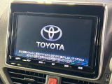【メーカー純正9型ナビ】インテリアに溶け込むスタイリッシュな「専用設計」メーカーナビを装備♪視認性や操作性など基本性能にも優れ、より上質なカーライフをお楽しみいただけます。