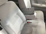 ひじ掛けが収納ボックスになります