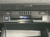 高速道路で便利な【ETC2.0】を装備しています。光ビーコン搭載で渋滞情報などナビゲーションと連動することで機能も充実いたします。他、観光施設に立ち寄るための高速料金割引サービス等もございます。