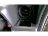運転席右側のドリンクホルダーです。