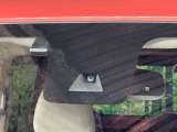 【エマージェンシーブレーキ】走行中に前方の車両等を認識し、衝突しそうな時は警報とブレーキで衝突回避と被害軽減をアシスト。より安全にドライブをお楽しみいただけます。