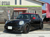 当店では、BMW MINIを中心に個性的な車の販売をしております。見ているだけでも楽しい車を展示してますので、遊びがてらにてもご来店下さい。写真画像を見ていただくとオリジナルの整備内容がご確認で出来ます。