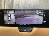 狭い場所での駐車やすれ違いなどでより的確な運転操作に役立つ360&deg;ビューモニターが装備されています。