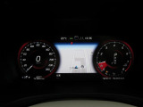 メーター中央にナビゲーションが表示されていており、運転中でも見やすい配置になっております。