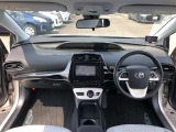 シンプルながら機能性溢れる運転席廻りです。視界性もよく、運転しやすいですよ。