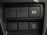 運転席お膝元に各種スイッチが配置されております。