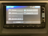 ナビゲーションはフルセグTV対応のGathers純正メモリーナビを搭載しています。Bluetoothオーディオ機能がありますので、スマートフォンなどの音楽も再生できます。