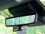 【デジタルインナーミラー】後席の大きな荷物や同乗者で後方が確認しづらい時でも安心!カメラが撮影した車両後方の映像をルームミラー内に表示。クリアな視界で状況の確認が可能です!