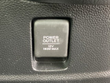 アクセサリーソケットを装備。車内アクセサリーの電源として便利です。