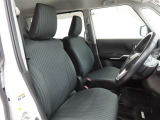 しっかりとしていて上質な座り心地のシートです。 座り心地も良くて長時間の運転も快適ですよ。 肌触りの良いシートが評判です。