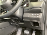 横滑りを防ぐVSAなどのスイッチは、運転席の右側、手の届きやすい位置にあります。