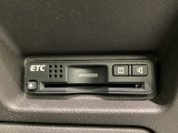 ハンドルの右下にETCがついています。高速道路の料金所の通過も楽々です!。 カードの取り出しもしやすい場所についています。