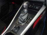 電動パーキングブレーキ・ブレーキホールドを装備してます。ホールド機能は信号待ちが多い一般道で疲労軽減になり、大好評です!