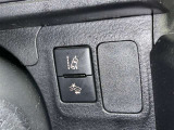 レーンディパーチャーアラートとは車線または走路からの逸脱の可能性を警告すると共に、車線または走路からの逸脱を避けるためのハンドル操作の一部を支援する機能です。詳細は販売店スタッフまでおたずねください。