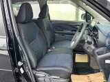 運転席まわりです。実際に座ってみて、乗り心地を体験してみてください。