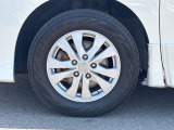 【純正ホイール】純正設計ならではの美しいデザインと精密な仕上げで、車両全体のスタイリングを引き立てます。