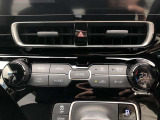 操作しやすいオートエアコン。車内をいつも快適に保つ事が出来ます。