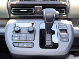 オートエアコン・シートヒーター(運転席・助手席)・電動パーキングブレーキ