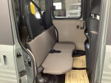 乗車人数や荷物の量、車内での過ごし方に合わせて、シートのレイアウトを変更できます。